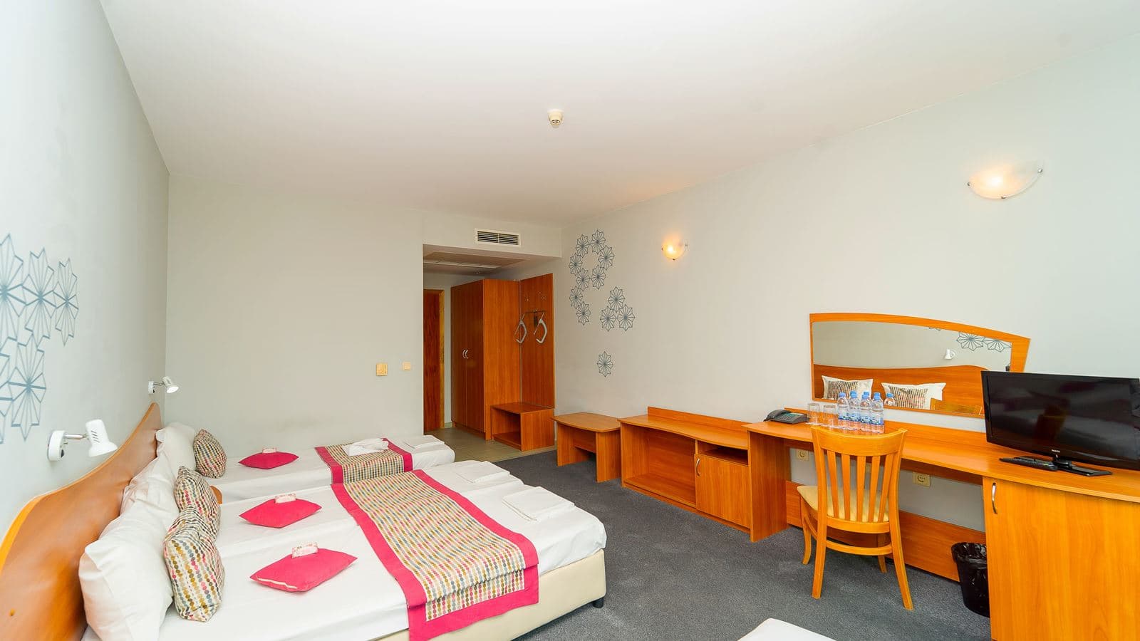 rooms-twin-standard-room