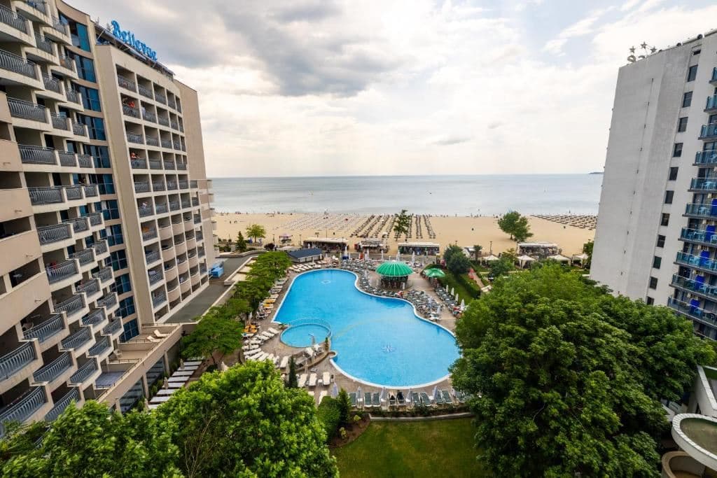 pools-outdoor-pool