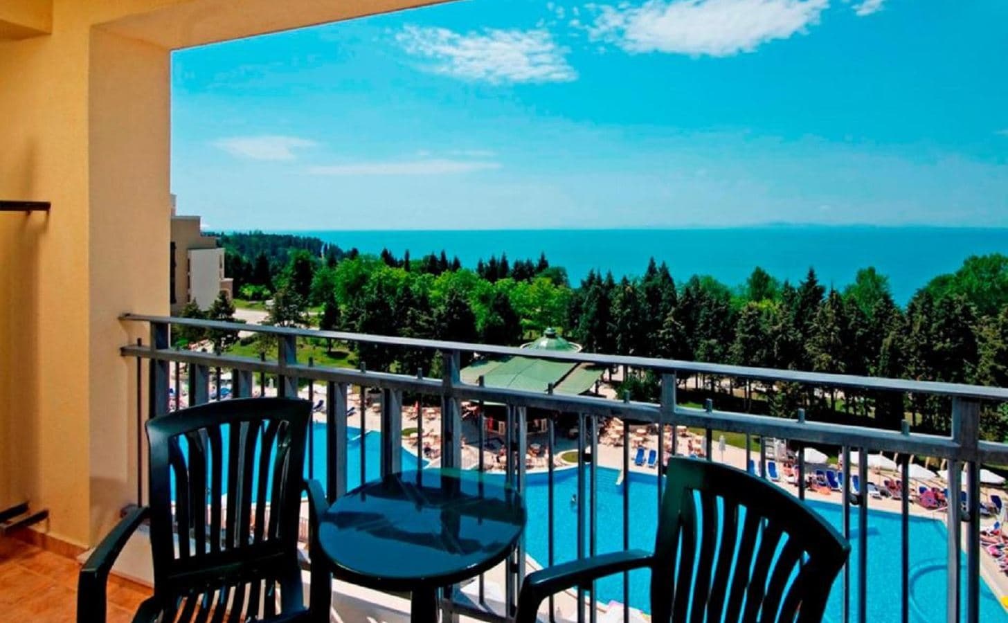 rooms-family-room-sea-view