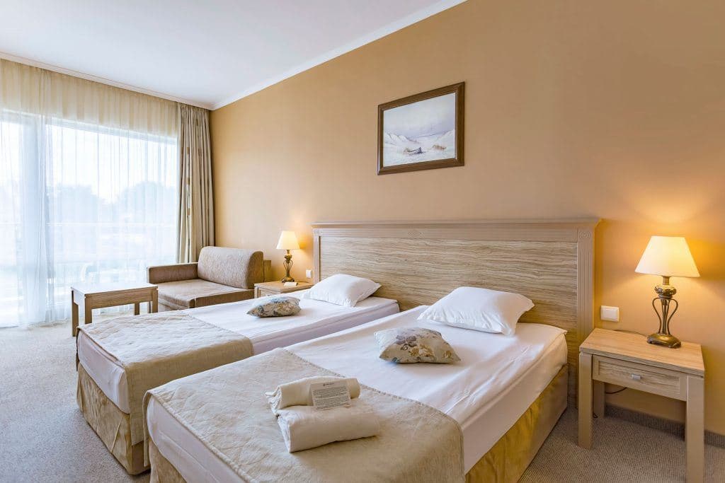 rooms-premium-double-pool-view