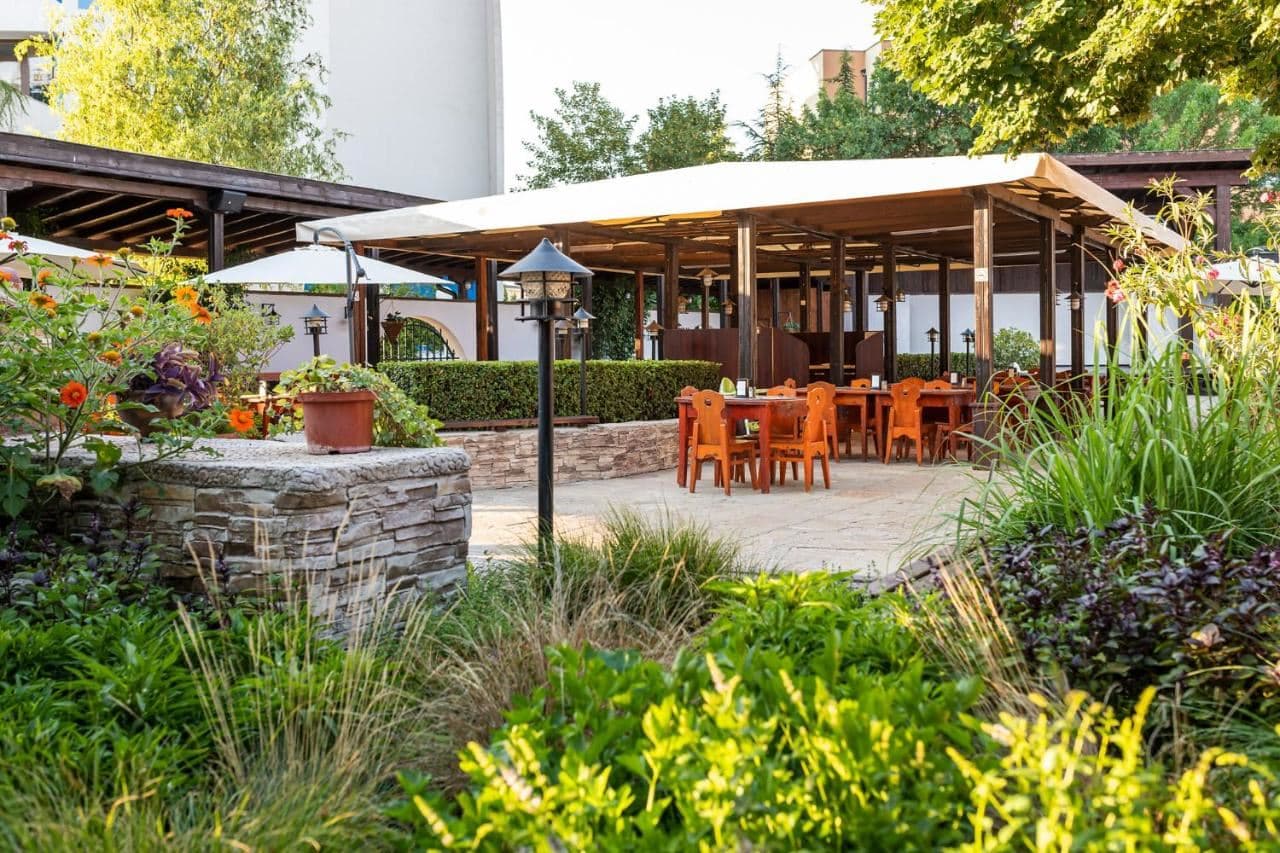 restaurants-restaurants