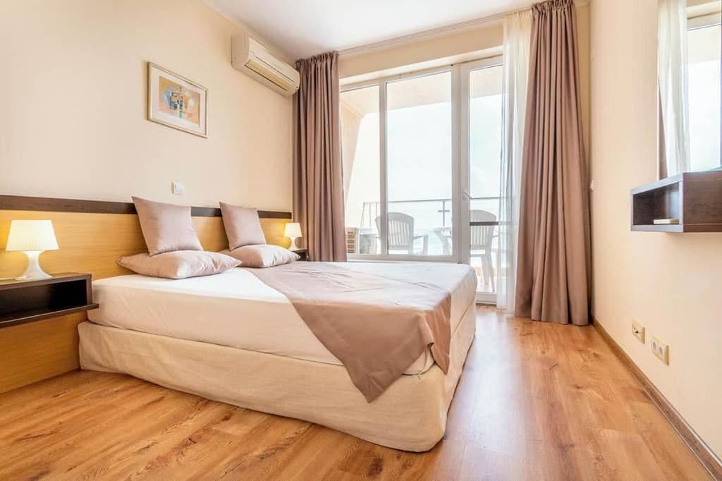 rooms-standard-apartment-seafront-balcony-or-terrace