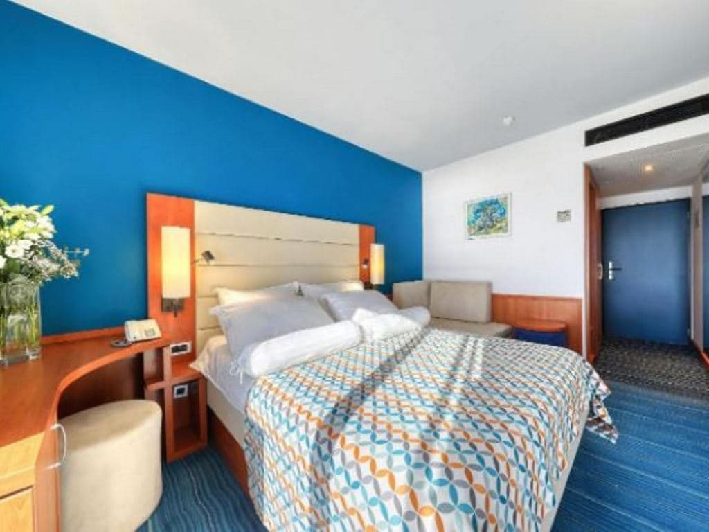 rooms-comfort-room-park-view-frenchbalcony