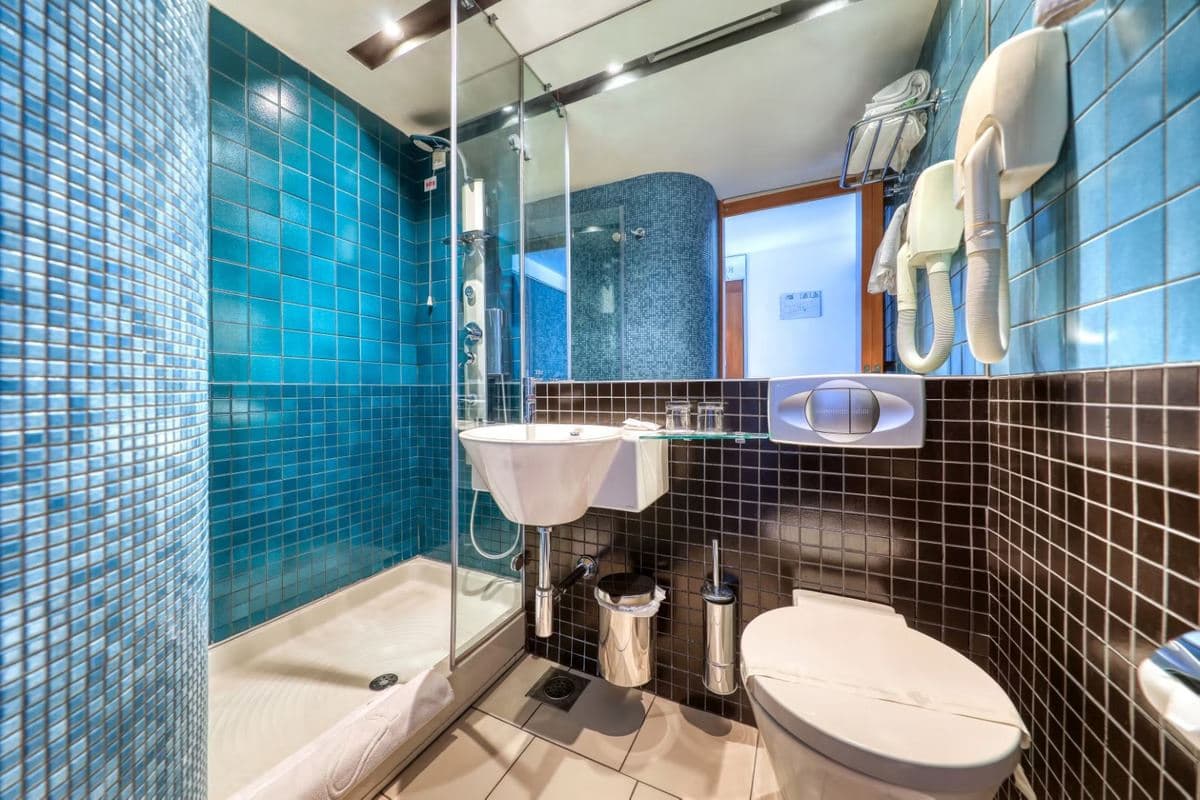 rooms-premium-room-seaview-balcony