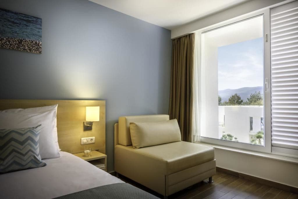 rooms-triple-classic-room
