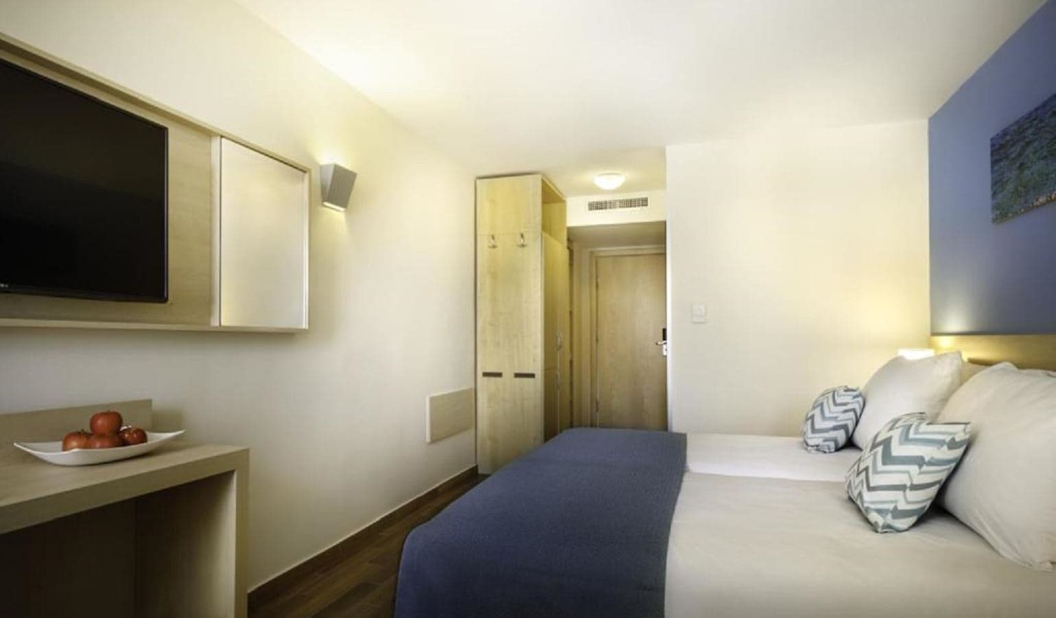 rooms-triple-classic-room