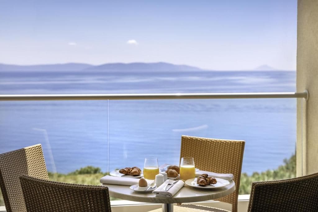 rooms-standard-familyroom-seaview-balcony