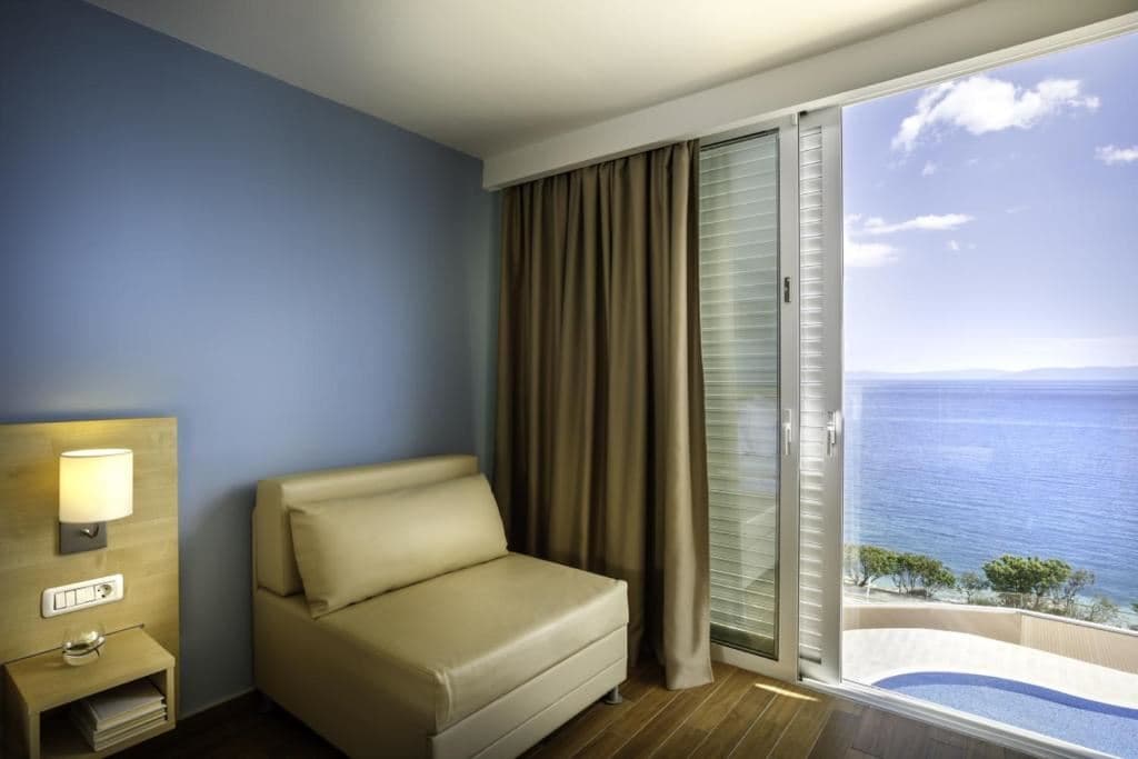 rooms-triple-superior-room-seaside