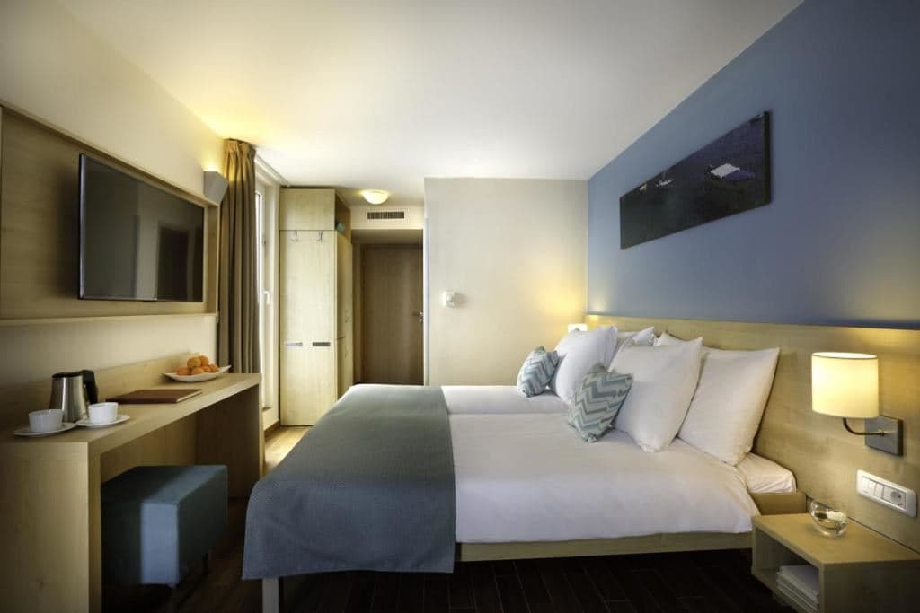 rooms-triple-superior-room-seaside