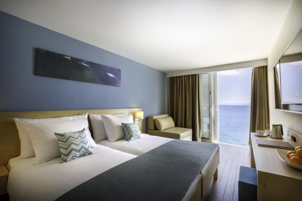 rooms-triple-superior-room-seaside