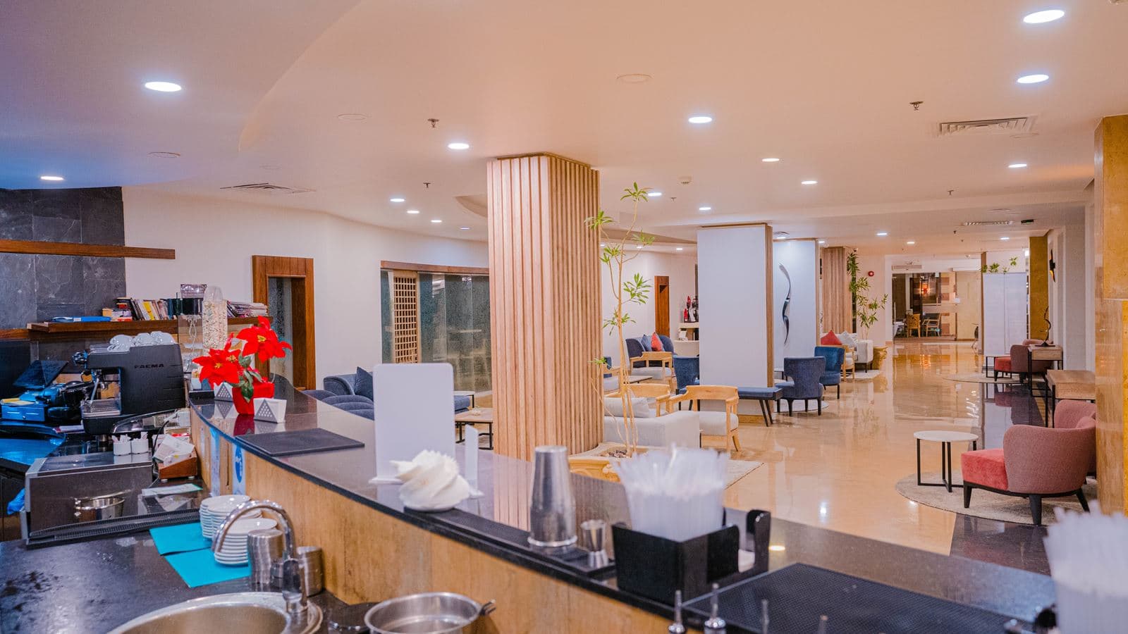 restaurants-the-lounge-lobby-bar