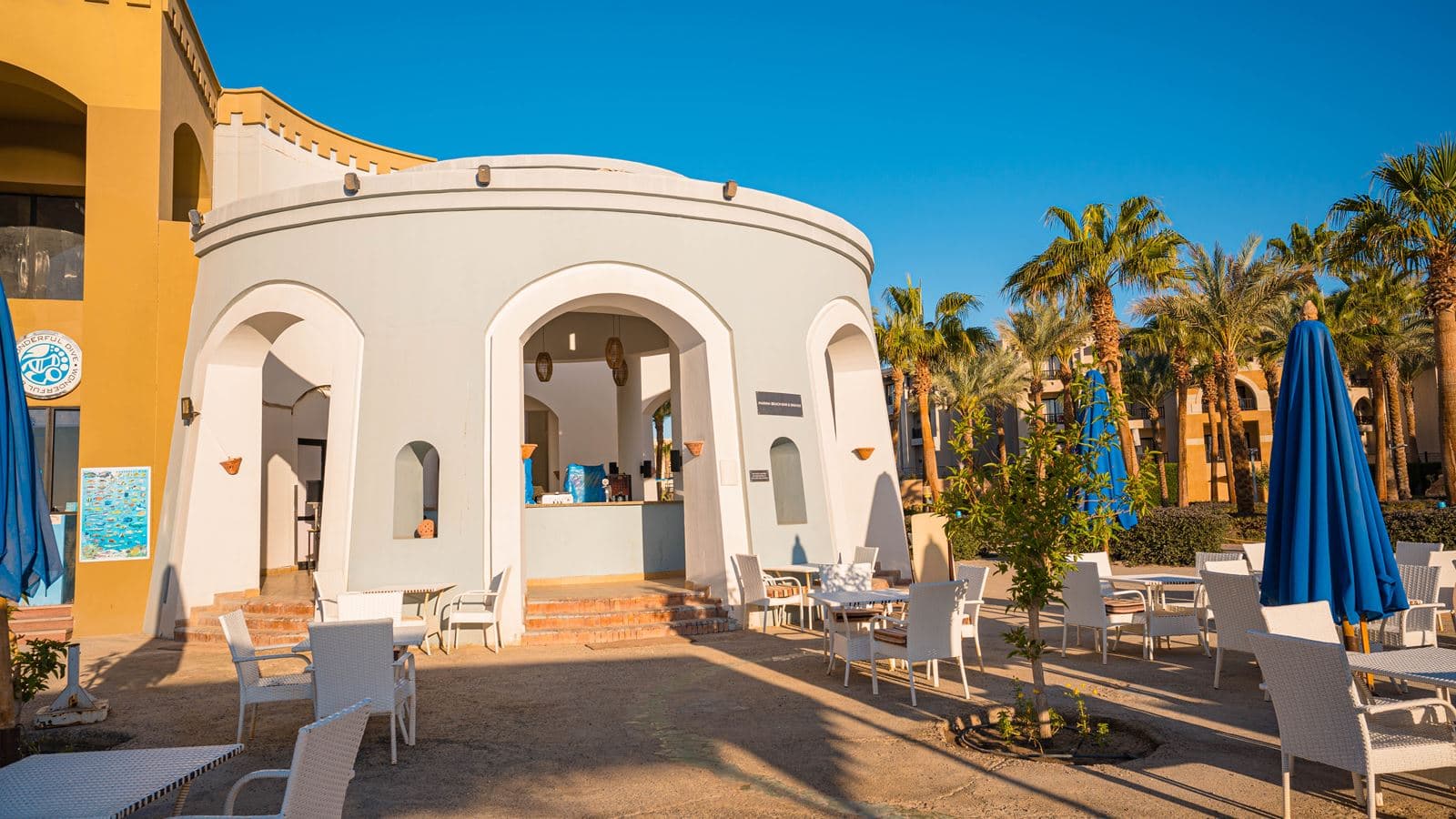 restaurants-marina-beach-bar