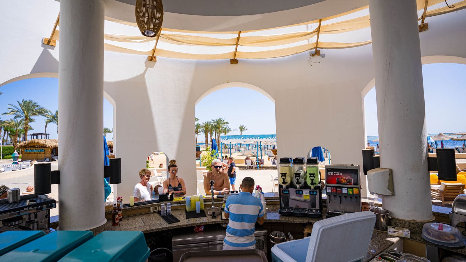restaurants-marina-beach-bar