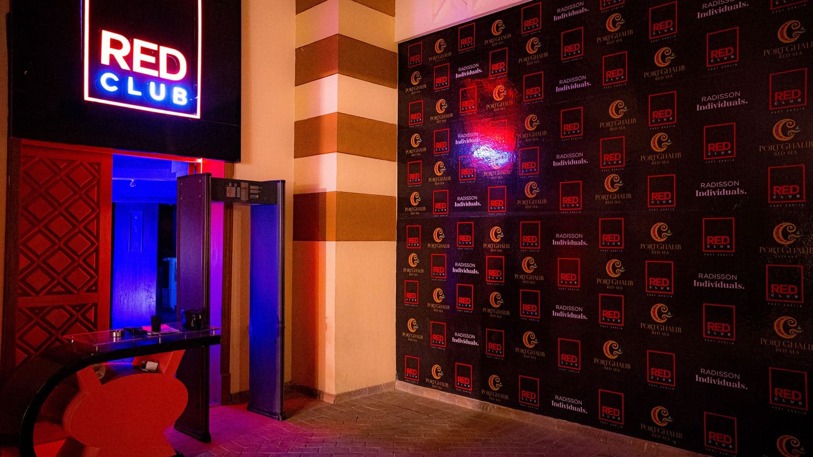 bars-red-club