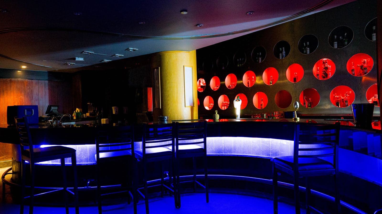 bars-red-club