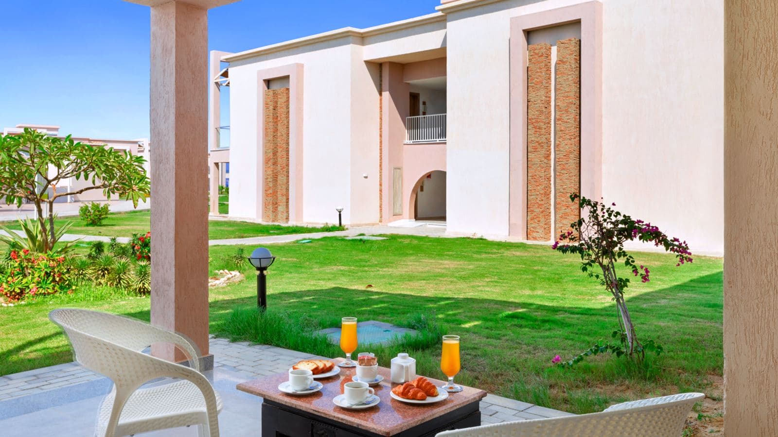 rooms-standard-room-garden-view