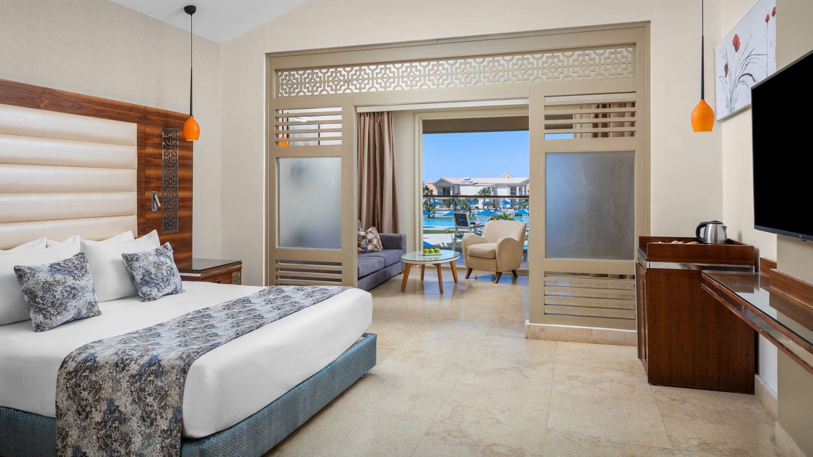 rooms-junior-suite-pool-view
