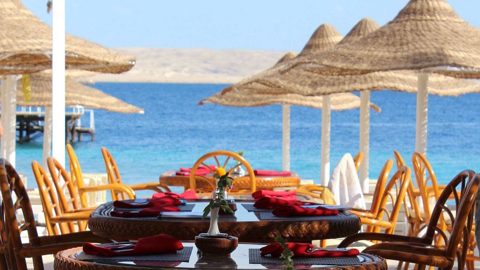 restaurants-beach-restaurant--blue-bar