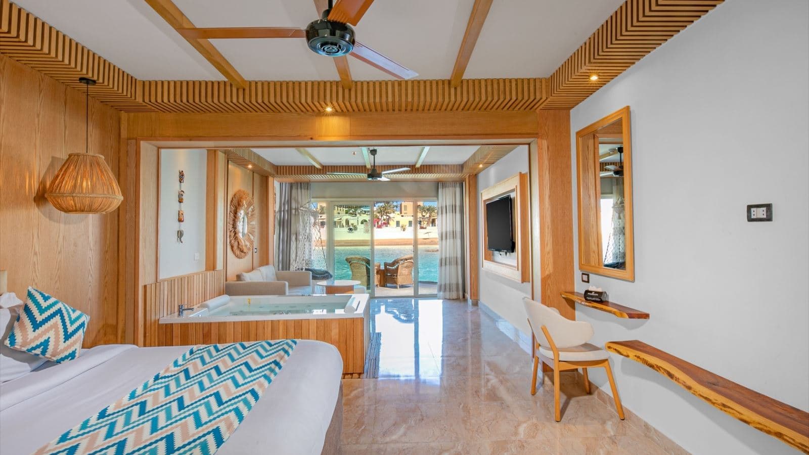 rooms-jacuzzi-lagoon-bungalows