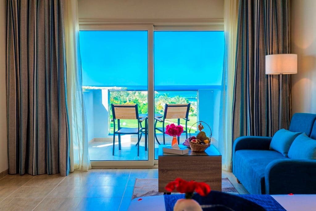 rooms-deluxe-room-sea-view