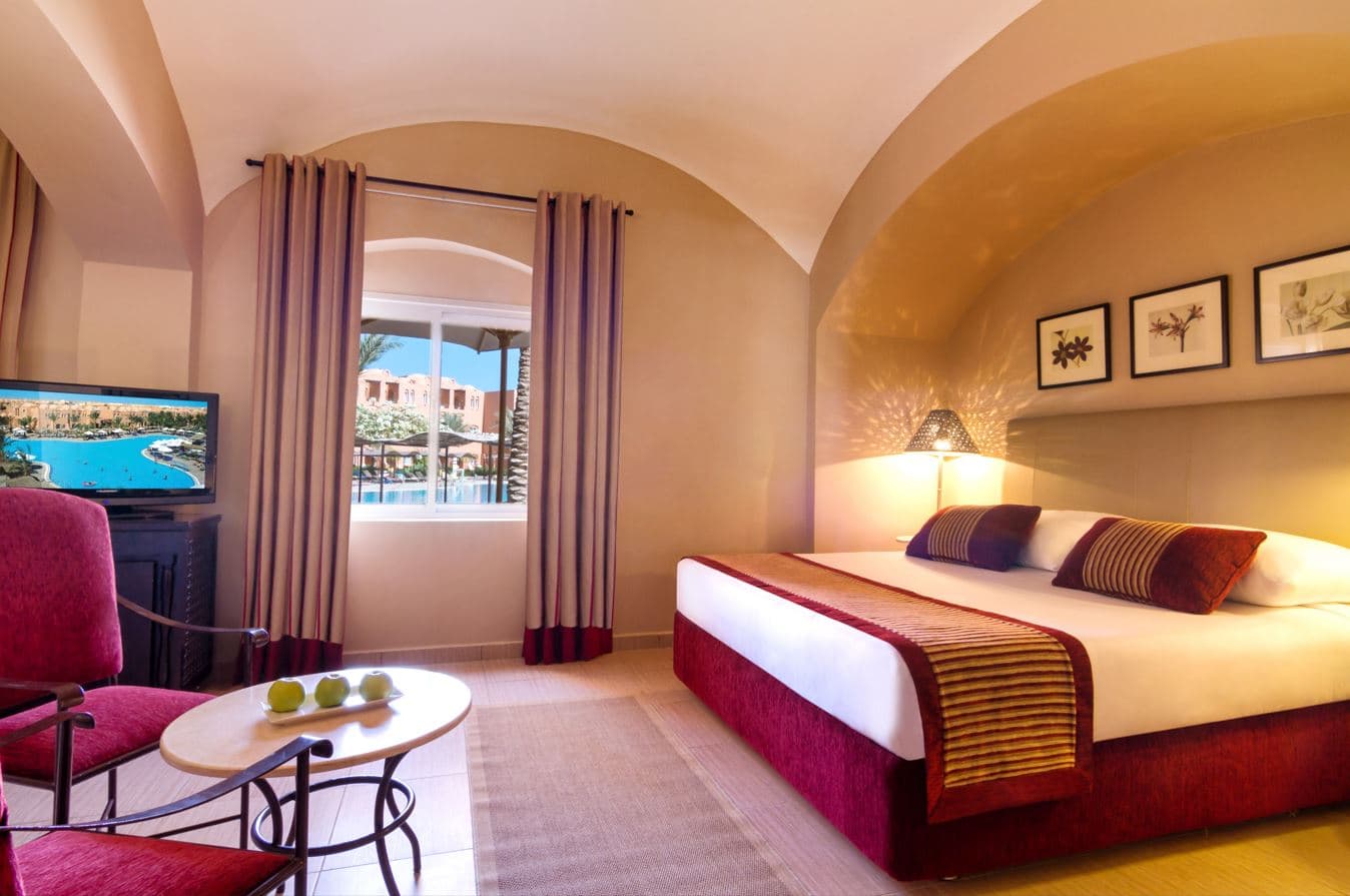 rooms-junior-suite-pool-view