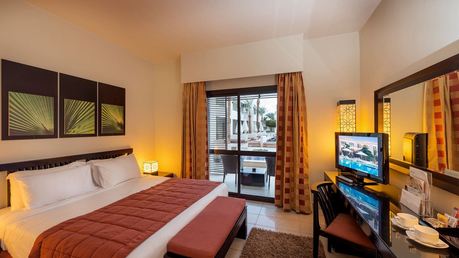 rooms-family-garden-view