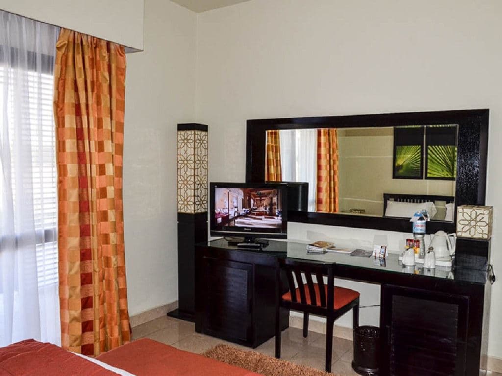 rooms-family-pool-view