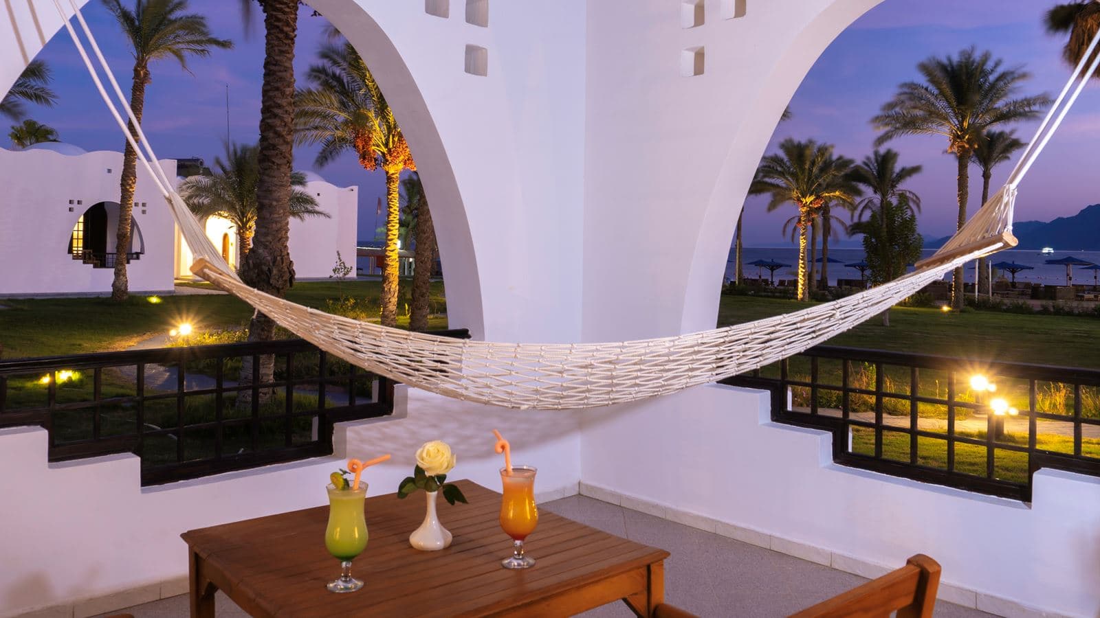 rooms-family-garden-view