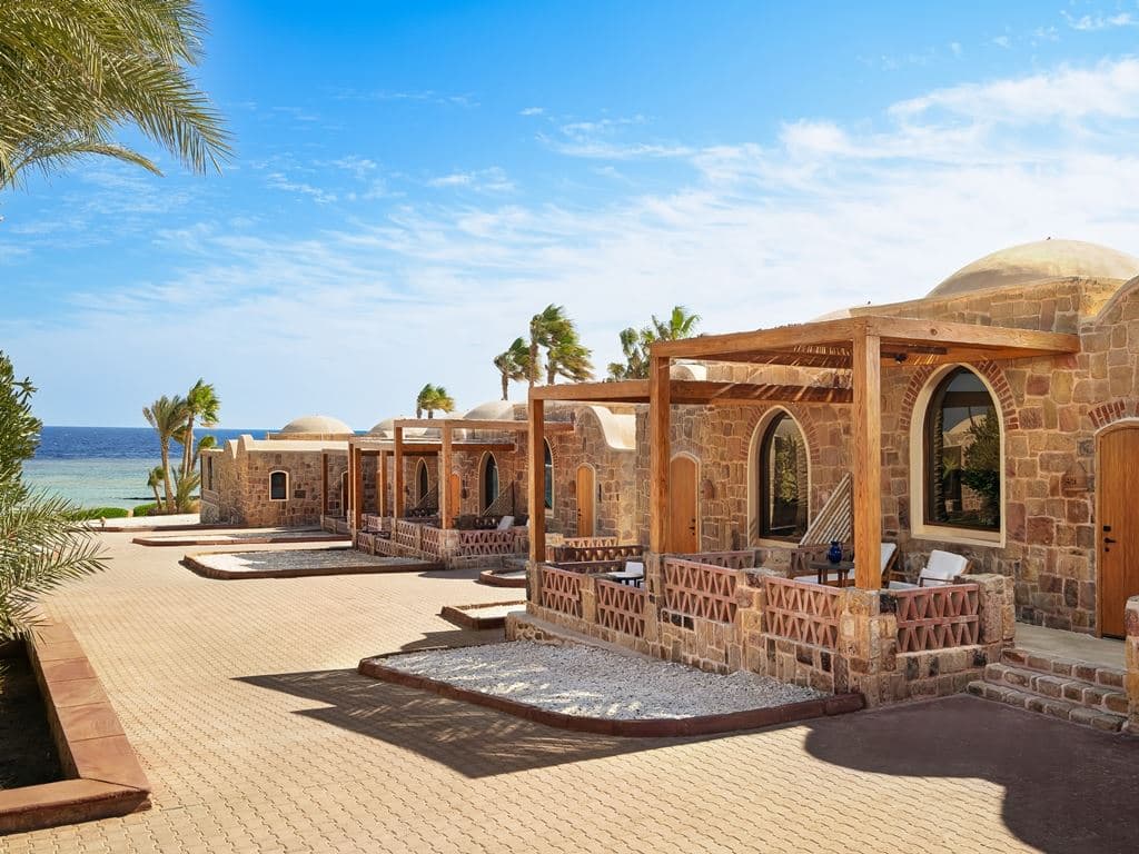 rooms-premium-room-partial-sea-view