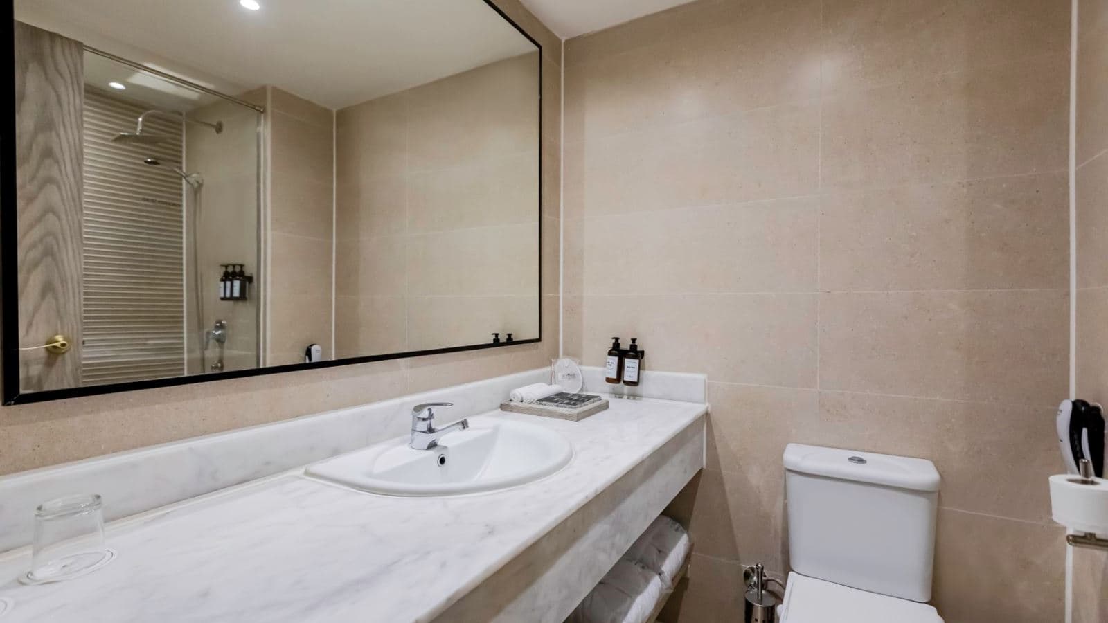 rooms-deluxe-room
