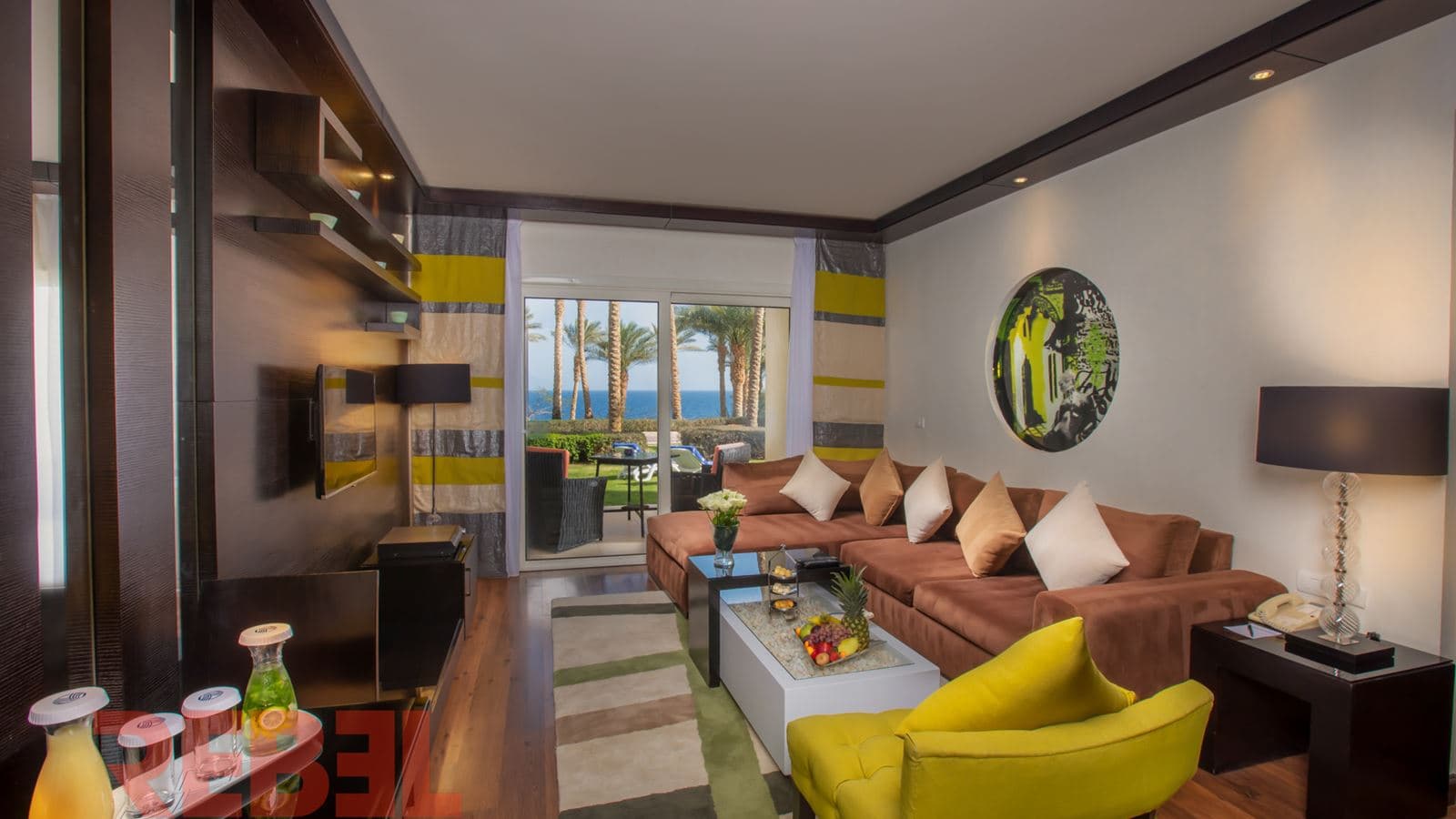 rooms-sea-front-one-bedroom-suite--lounge-access