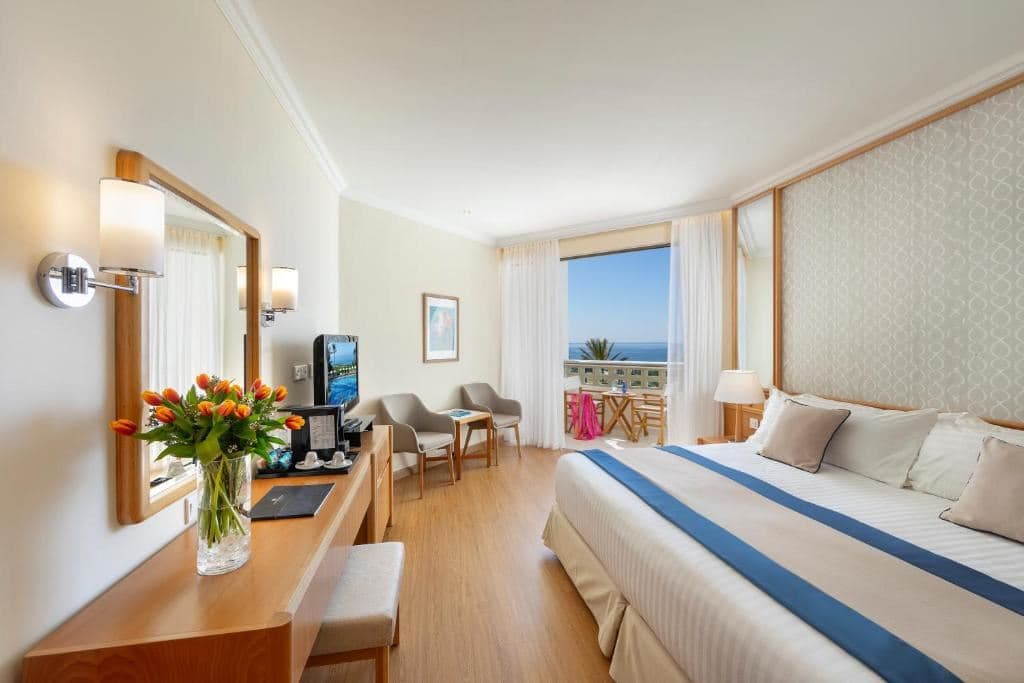 rooms-room-seaview