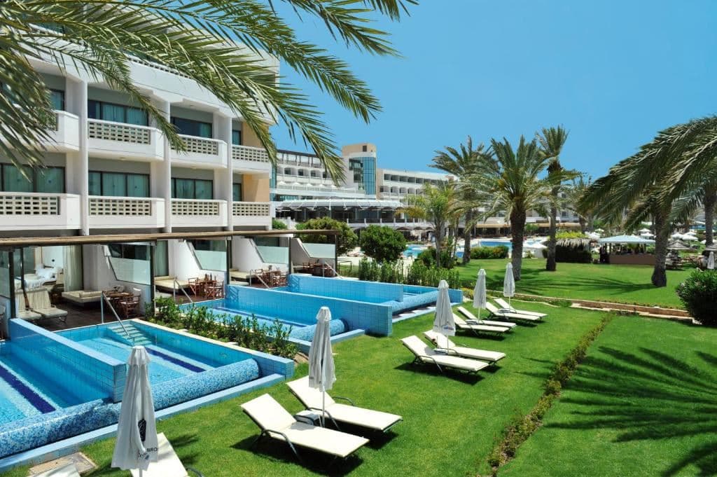rooms-elite-room-superior-swimup-poolview