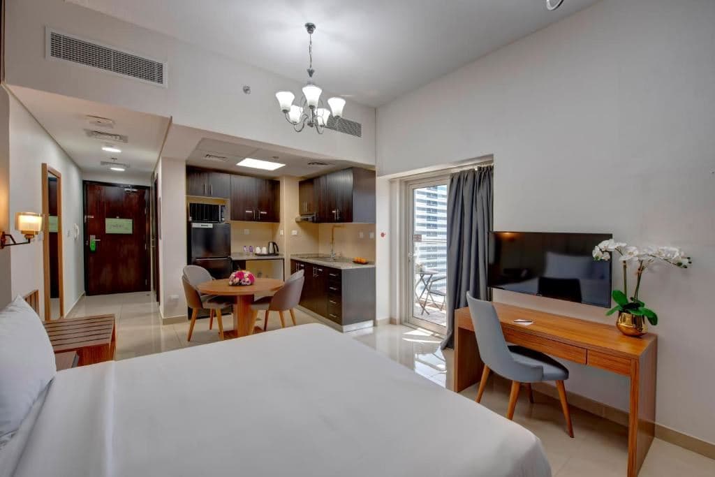 rooms-deluxe-studio-with-balcony