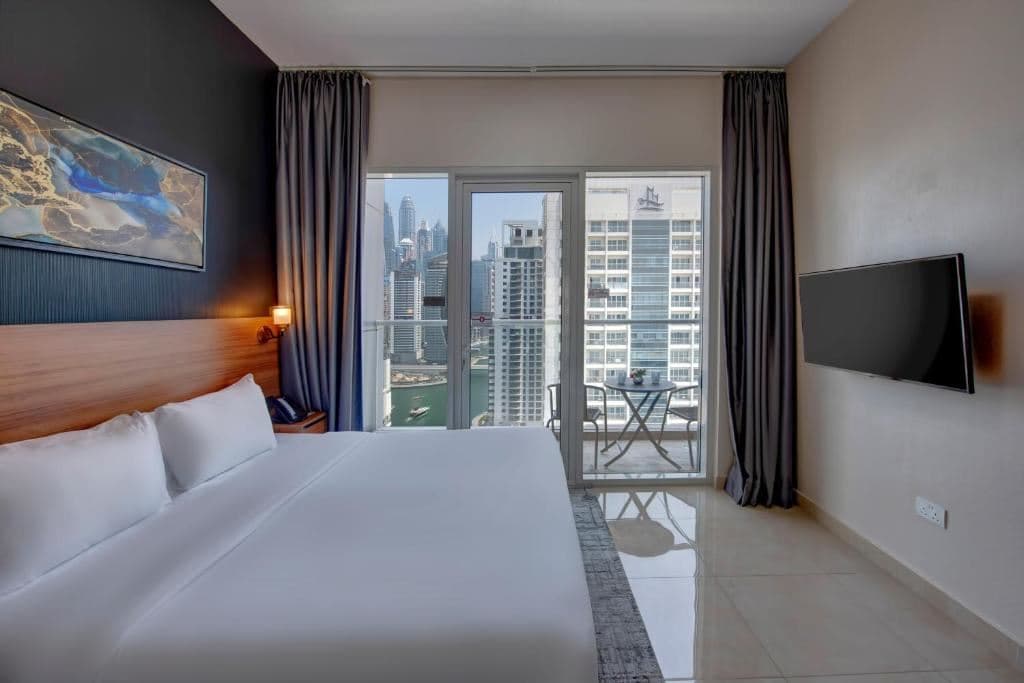 rooms-premium-1-bedroom-marina-view--balcony