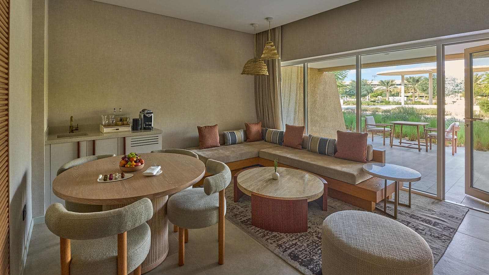 rooms-al-muradi-family-suite