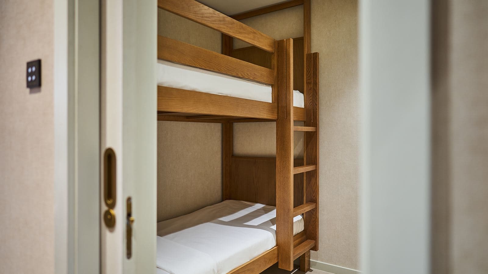 rooms-al-muradi-family-suite