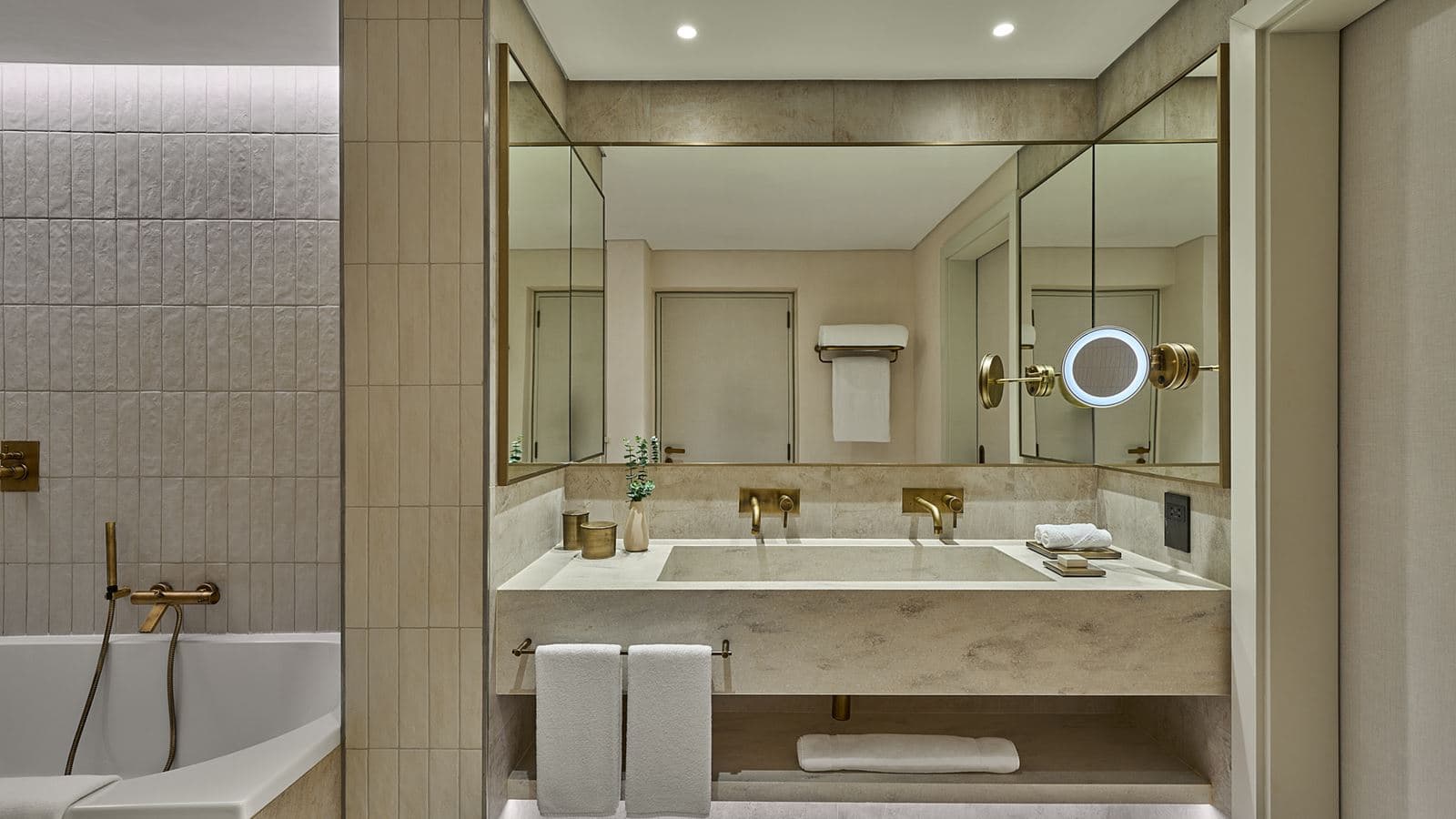 rooms-al-muradi-family-suite