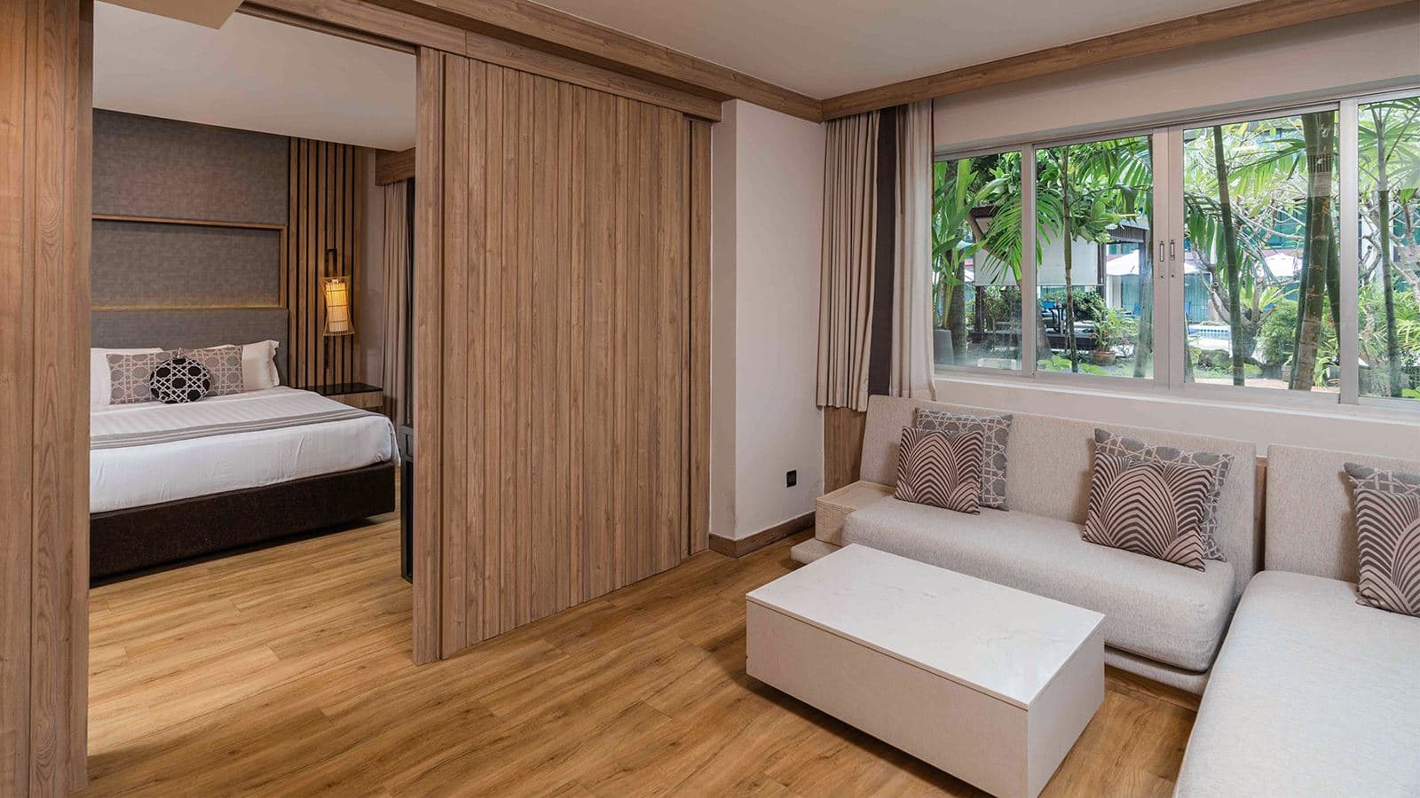 rooms-family-pool-access