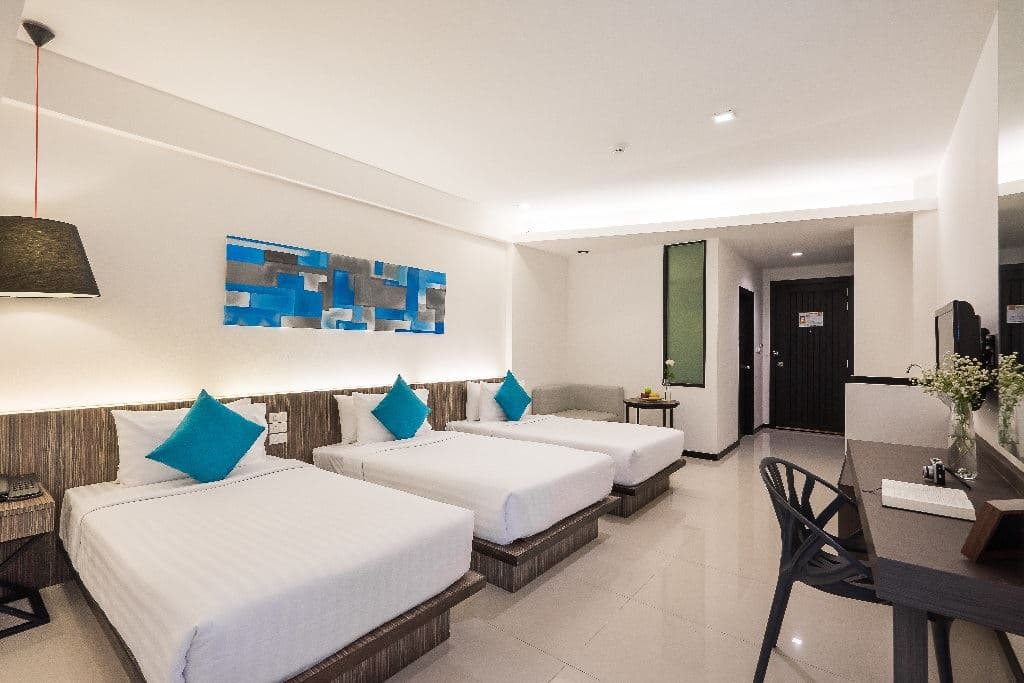 rooms-deluxe-pool-view