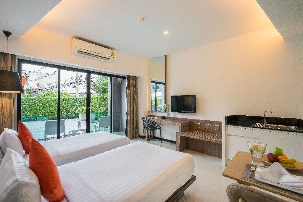 rooms-deluxe-pool-access