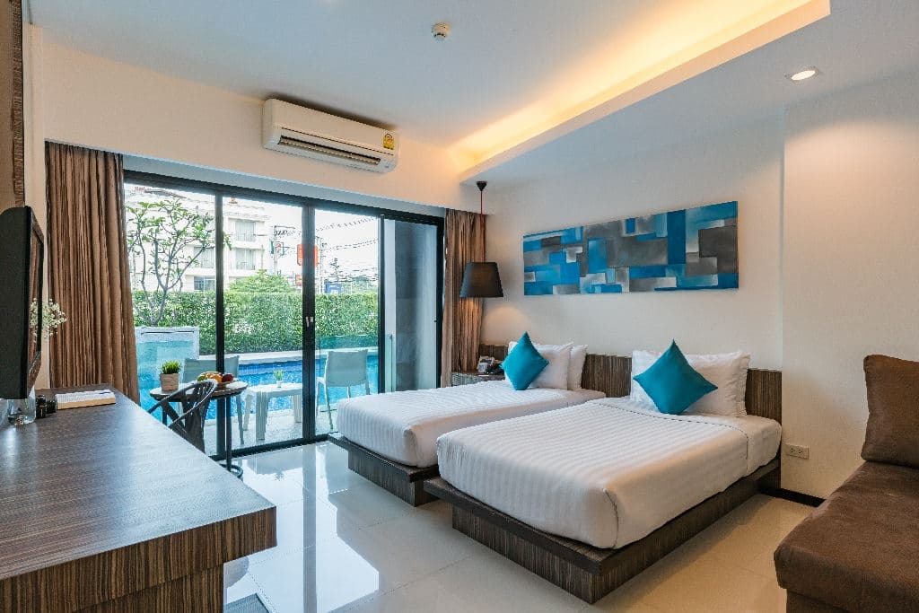 rooms-deluxe-pool-access