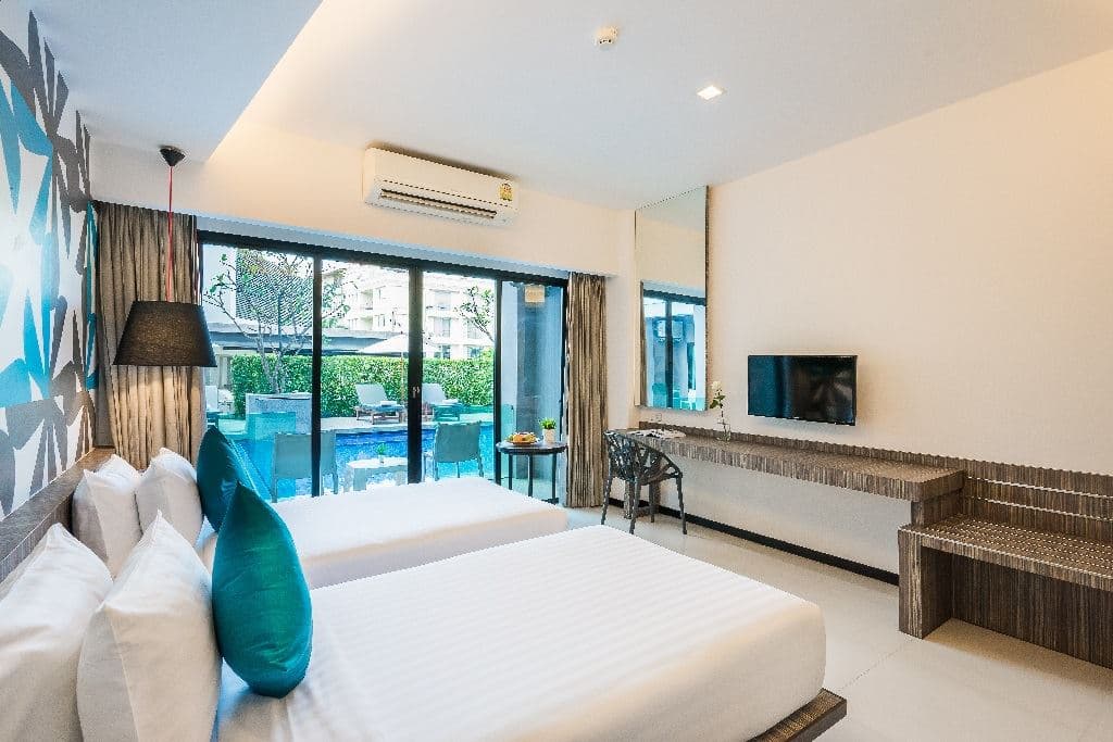 rooms-deluxe-pool-access
