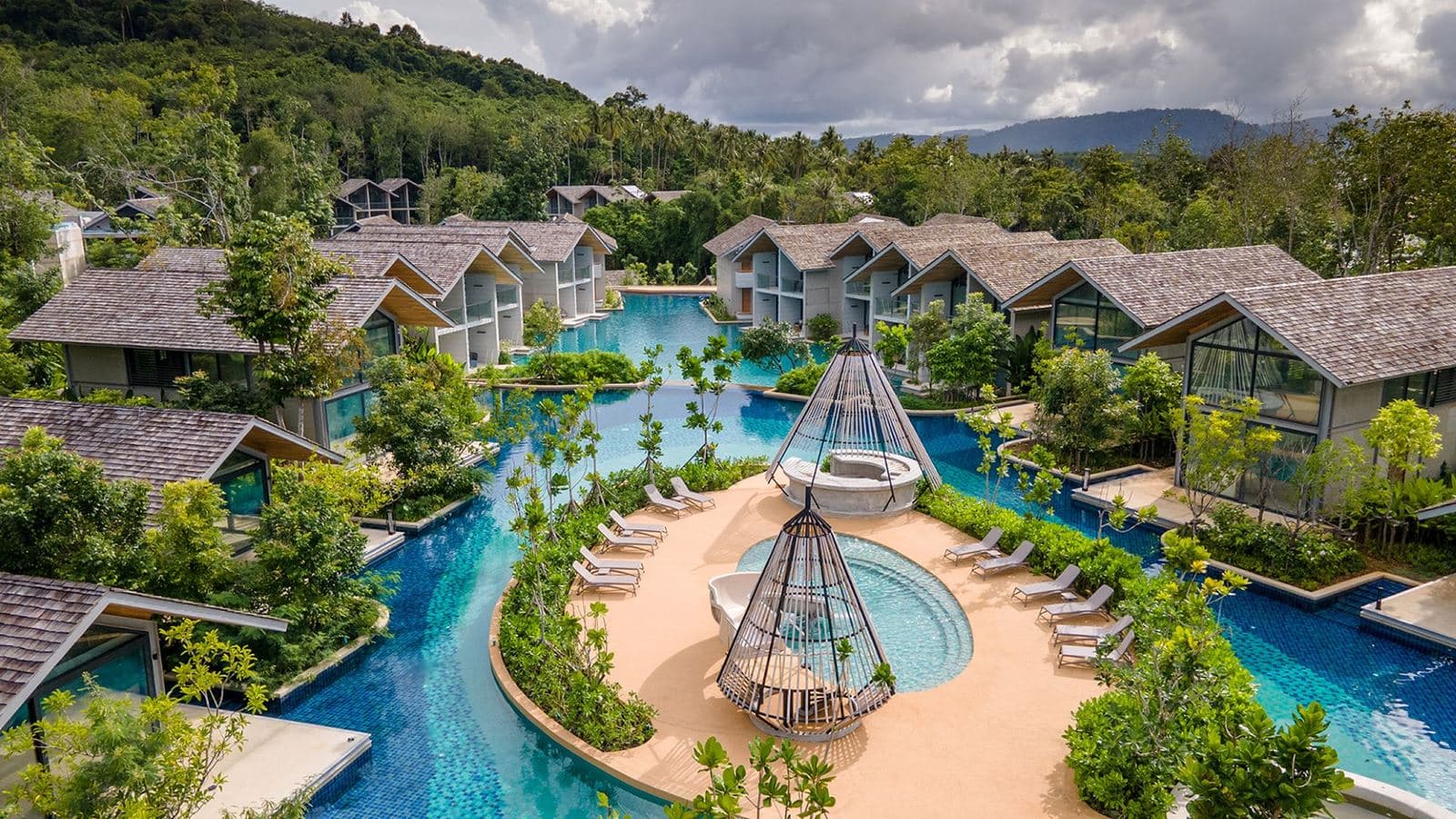 rooms-deluxe-pool-access-room
