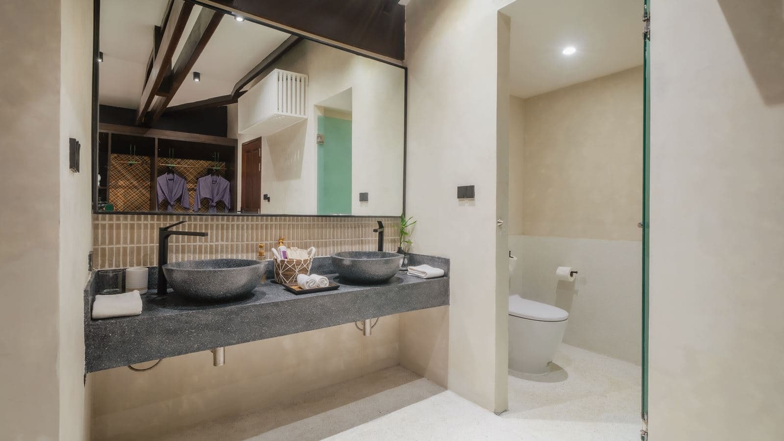 rooms-lux-3-bedroom-grand-beachfront-pool-villa