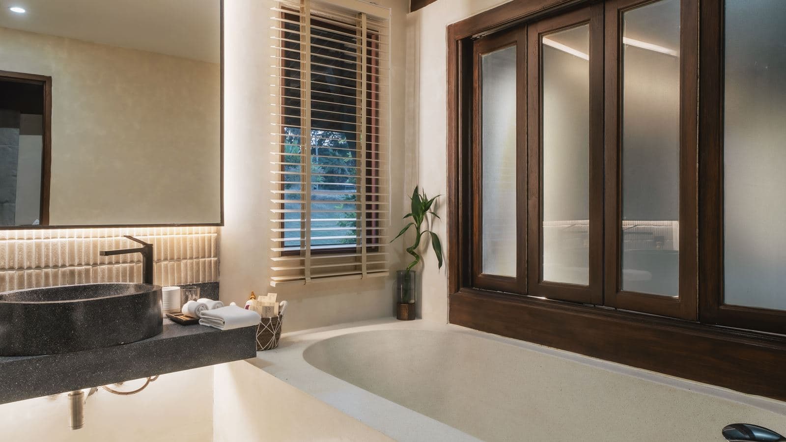 rooms-lux-3-bedroom-grand-beachfront-pool-villa