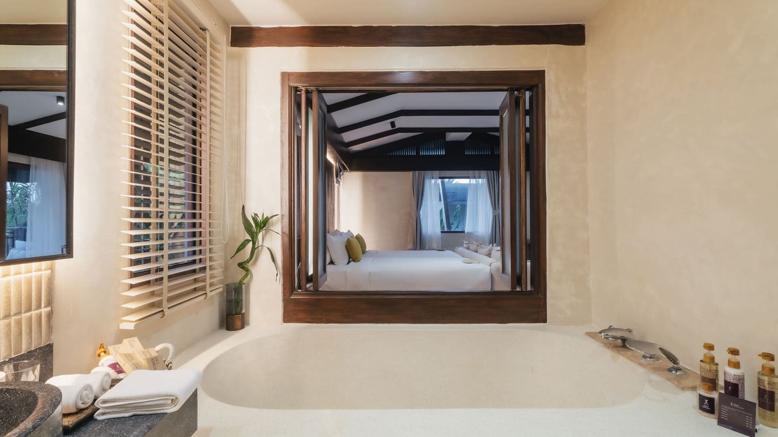 rooms-lux-3-bedroom-grand-beachfront-pool-villa