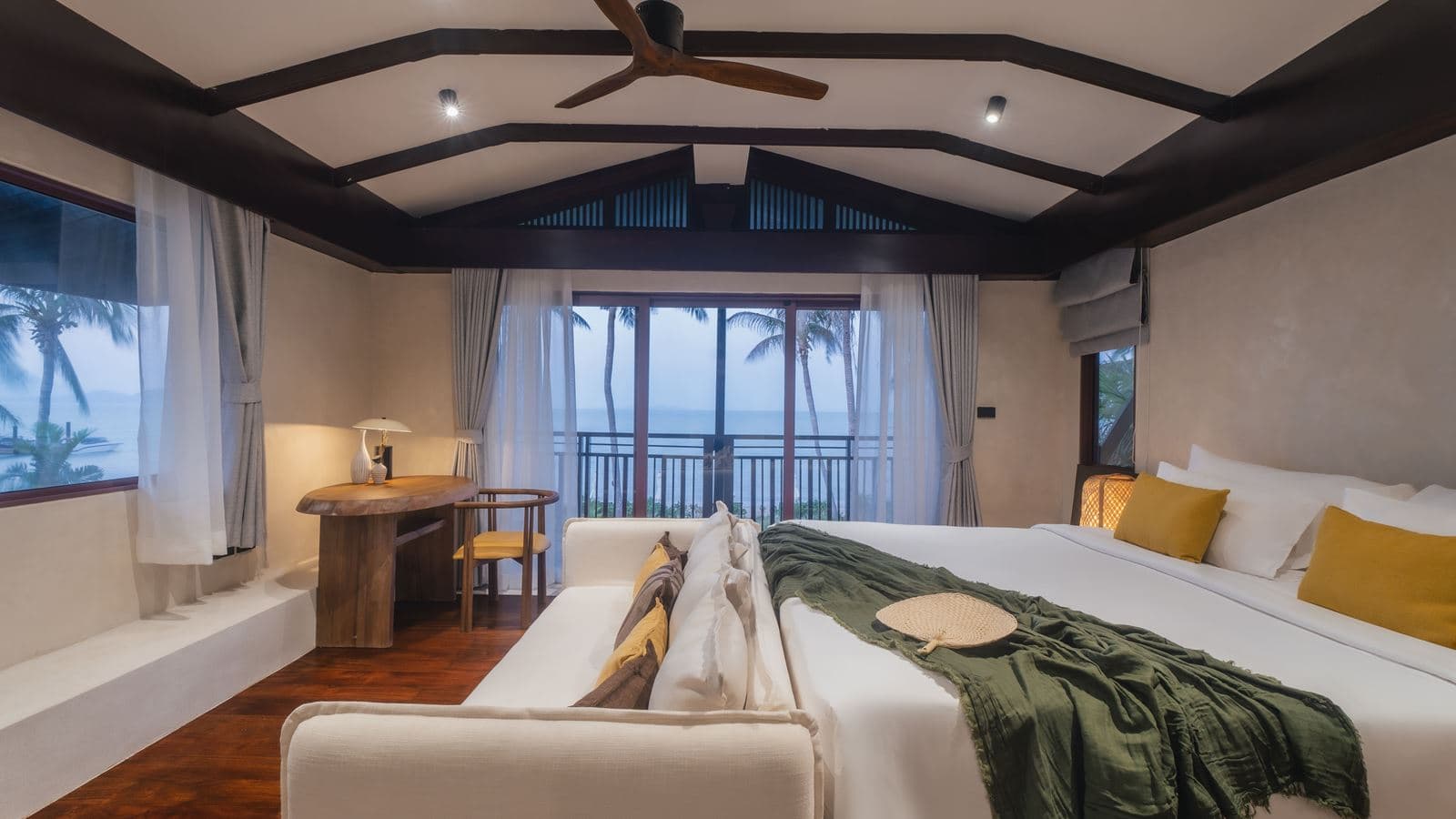 rooms-lux-3-bedroom-grand-beachfront-pool-villa