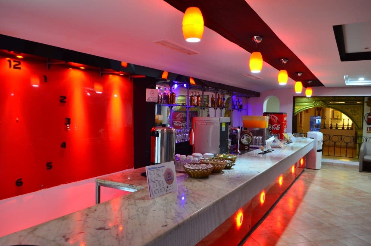 bars-main-bar-les-orangers