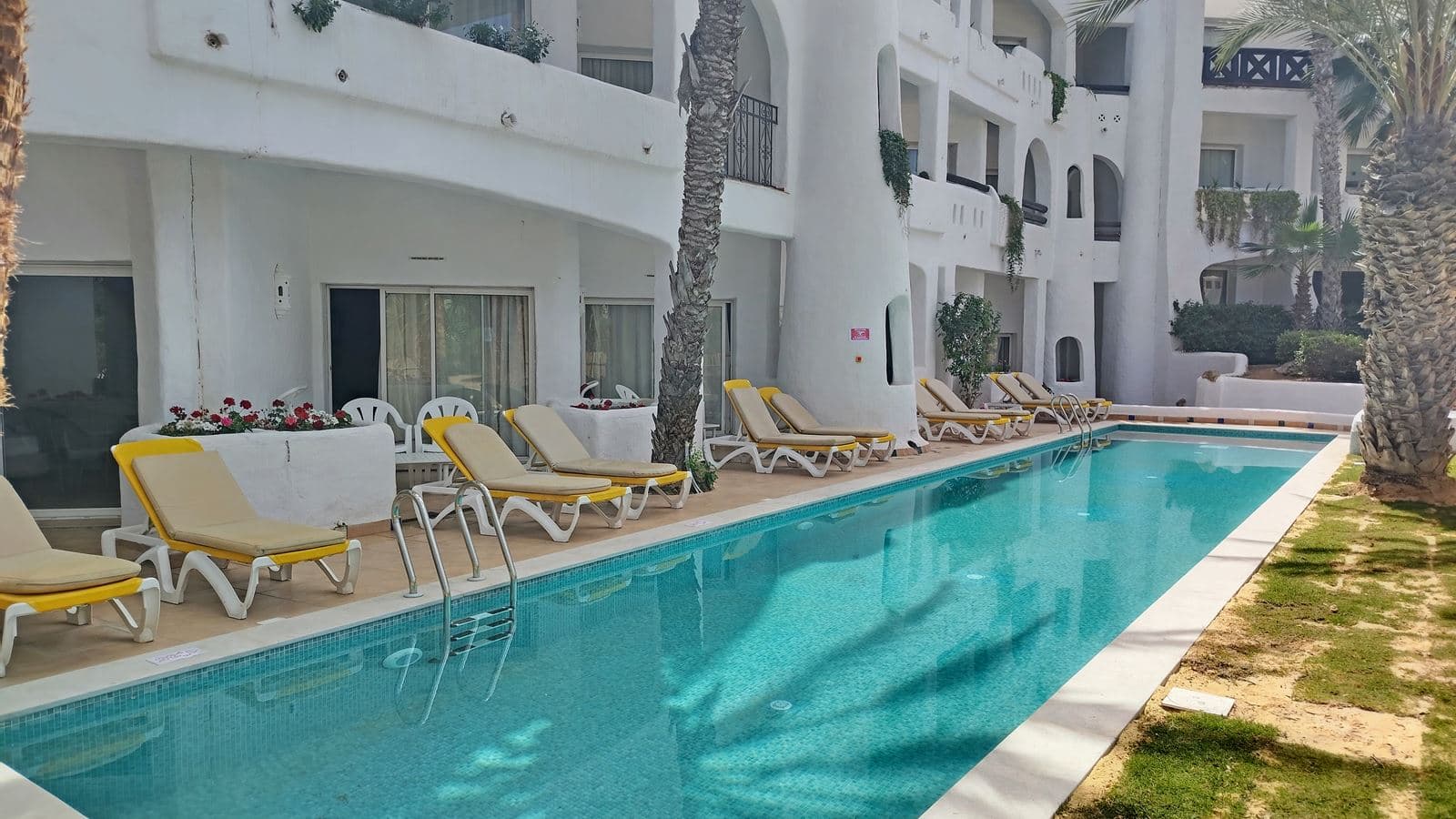 rooms-swim-up-room